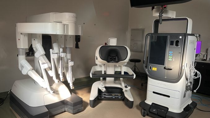 Jason Heckman, M.D., performed the 1st surgery on the new Dv5 surgical system.