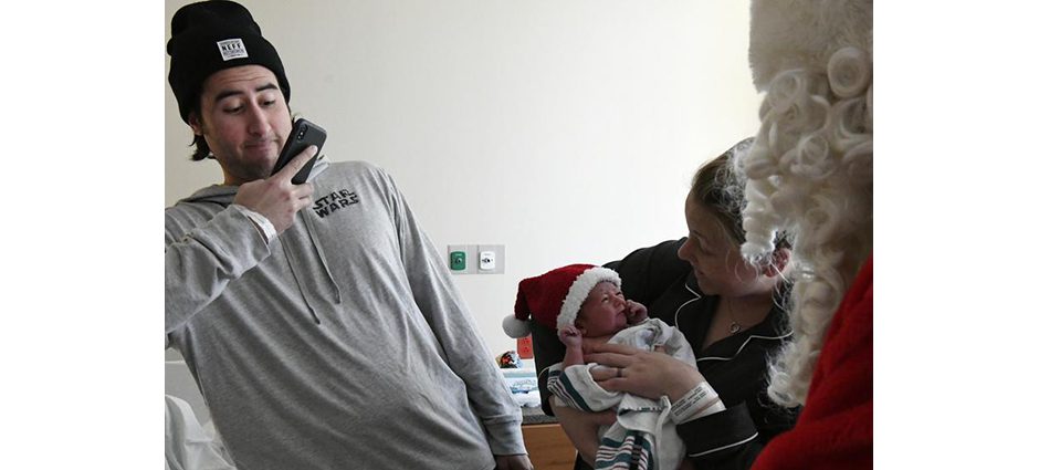 Santa Visits SPH on Christmas - Photo by Peter Barber - Daily Gazette